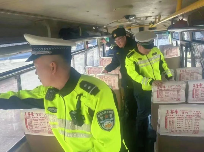 进校园、进乡村、进企业……龙江交警多点发力广宣传，守护春季出行“平安路” 